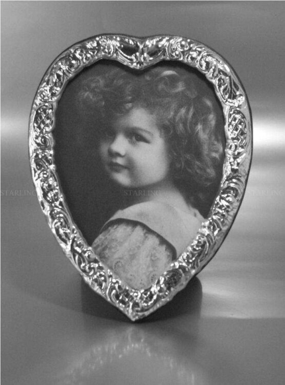 FOTORAHMEN SOLID STERLING SILVER 925--HERZRAHMEN--ANTIQUE VINTAGE FINISH HEART SHAPED FRAME VICTORIAN STYLE--MATTIERTER HOLZRÜCKEN--9x13 – Bild 4