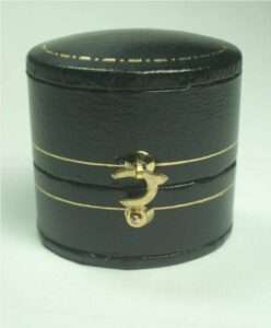 BRITISH VINTAGE RING BOX OVAL LEATHER