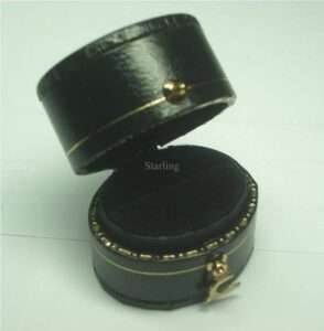 BRITISH VINTAGE RING BOX OVAL LEATHER